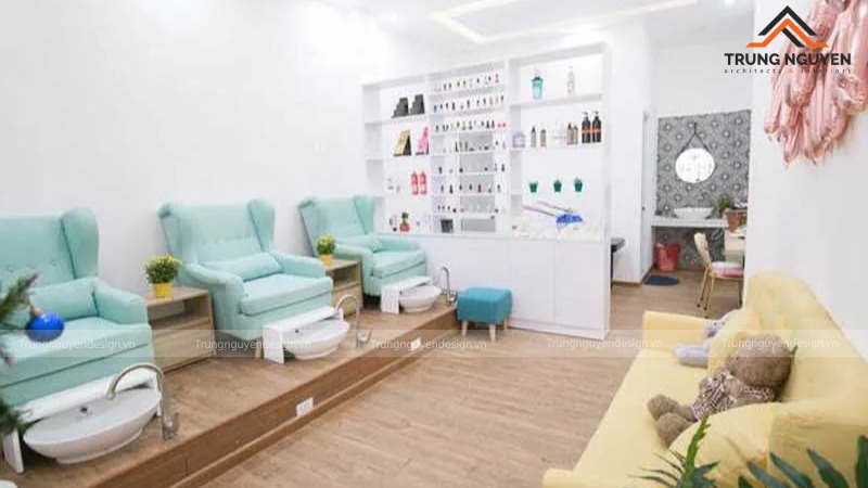 Hình ảnh thực tế một tiệm nail 28m2 với khu vực chờ và khu làm móng được phân chia rõ ràng