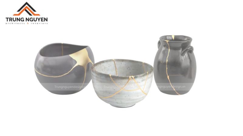 Chiếc bát gốm Kintsugi với đường nứt phủ vàng thể hiện triết lý Wabi-Sabi 