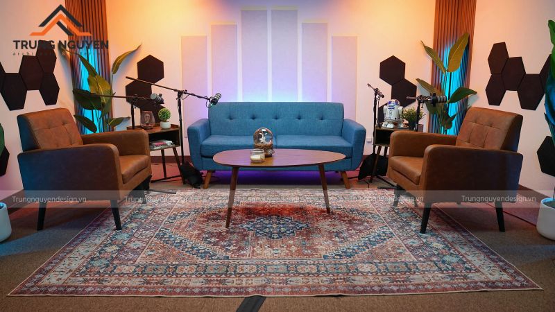Không gian podcast chuyên nghiệp được thiết kế hài hòa