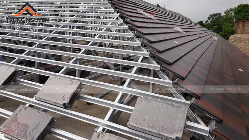 Xử lý kỹ các mối nối và khe tiếp giáp để chống thấm hiệu quả cho mái Nhật