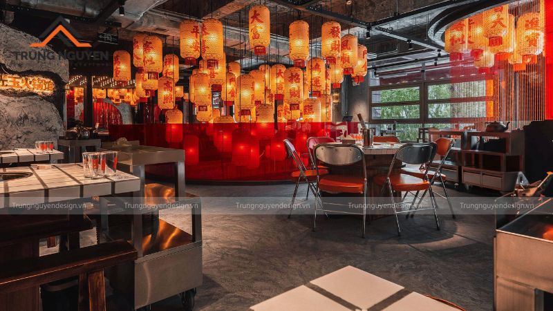 Góc decor nổi bật với tường nghệ thuật tạo điểm nhấn Instagrammable độc đáo
