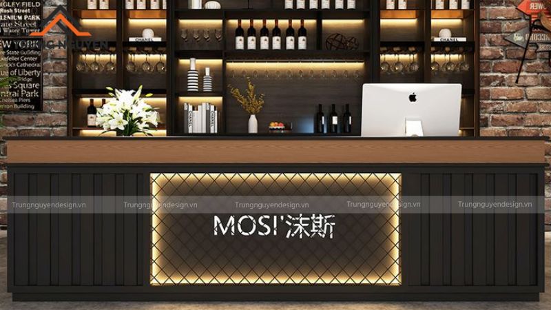 Quầy thu ngân bố trí ở vị trí đón tài lộc, thường gần cửa ra vào nhưng né dòng di chuyển trực tiếp để giữ vượng khí