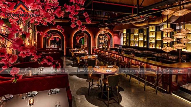 Không gian sushi fusion năng động với băng chuyền, ánh sáng hiện đại và chi tiết phá cách